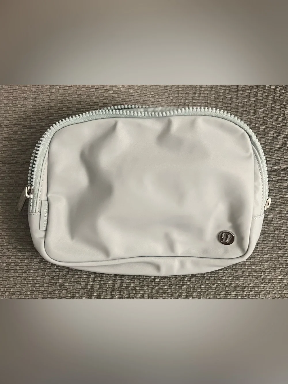 lululemon athletica 2L Beltbag in Pelican
